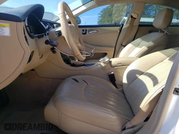 ✅ 2008 Mercedes-Benz CLS 550 • VIN: WDDDJ72X68A126957 • Лот: 42029095. Опубликован ранее на Copart с пробегом 123 907 миль. Бесплатный доступ к архиву аукционных продаж из США и подробный отчёт об истории автомобиля на DreamBid. Изображение 7.