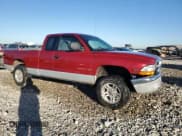 ✅ 1998 Dodge Dakota SLT • VIN: 1B7GG22Y6WS584989 • Lot: 77398674. Wystawiony na Copart z przebiegiem 171 923 mil. Bezpłatny archiwum sprzedaży aukcyjnych z USA i szczegółowy raport historii pojazdu na DreamBid. Zdjęcie 4.