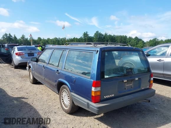 ✅ 1992 Volvo 740 • VIN: YV1FW8714N2350338 • Lot: 42657860. Wystawiony na IAAI z przebiegiem 182 317 mil. Bezpłatny archiwum sprzedaży aukcyjnych z USA i szczegółowy raport historii pojazdu na DreamBid. Zdjęcie 3.