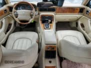 ✅ 1995 Jaguar XJ • VIN: SAJKX1748SC747688 • Lot: 50992475. Wystawiony na Copart z przebiegiem 99 249 mil. Bezpłatny archiwum sprzedaży aukcyjnych z USA i szczegółowy raport historii pojazdu na DreamBid. Zdjęcie 8.