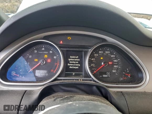 ✅ 2015 Audi Q7 S line Prestige • VIN: WA1DGAFE8FD028663 • Lot: 93080945. Wystawiony na Copart z przebiegiem 188 873 mil. Bezpłatny archiwum sprzedaży aukcyjnych z USA i szczegółowy raport historii pojazdu na DreamBid. Zdjęcie 9.