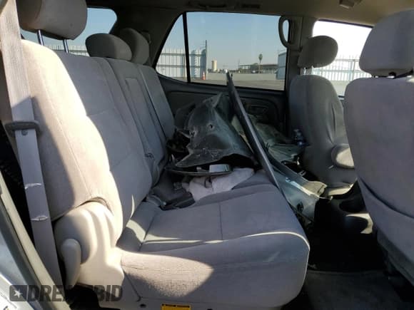 ✅ 2003 Toyota Sequoia SR5 • VIN: 5TDZT34A53S182007 • Lot: 85414865. Listed on Copart with 170,407 mi. Free auction sales archive from the USA and detailed vehicle history report at DreamBid. Image 11.