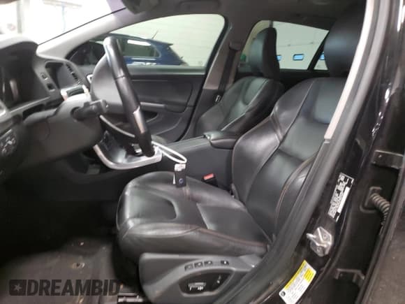 ✅ 2017 Volvo V60 • VIN: YV440MWK2H1030301 • Lot: 90981605. Listed on Copart with 104,389 mi. Free auction sales archive from the USA and detailed vehicle history report at DreamBid. Image 7.