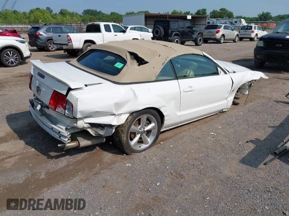 ✅ 2007 Ford Mustang GT Deluxe • VIN: 1ZVHT85H875340529 • Lot: 42430085. Wystawiony na IAAI z przebiegiem 125 816 mil. Bezpłatny archiwum sprzedaży aukcyjnych z USA i szczegółowy raport historii pojazdu na DreamBid. Zdjęcie 4.