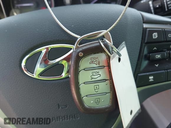 ✅ 2017 Hyundai Elantra SE • VIN: 5NPD84LF2HH035817 • Lot: 43223827. Listed on IAAI with 76,883 mi. Free auction sales archive from the USA and detailed vehicle history report at DreamBid. Image 11.