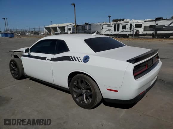 ✅ 2015 Dodge Challenger SXT Plus • VIN: 2C3CDZBG9FH856101 • Lot: 70232674. Wystawiony na Copart z przebiegiem 175 177 mil. Bezpłatny archiwum sprzedaży aukcyjnych z USA i szczegółowy raport historii pojazdu na DreamBid. Zdjęcie 2.