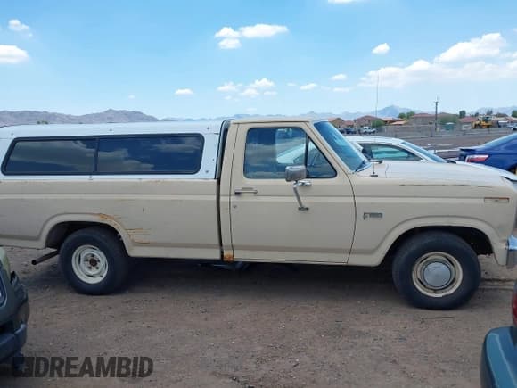 ✅ 1983 Ford F-150 • VIN: 1FTDF15YXDRA19614 • Лот: 42389455. Опубликован ранее на IAAI с пробегом 70 005 миль. Бесплатный доступ к архиву аукционных продаж из США и подробный отчёт об истории автомобиля на DreamBid. Изображение 13.