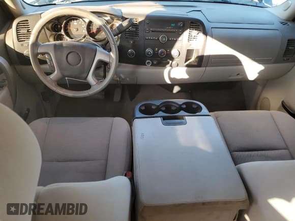 ✅ 2010 GMC Sierra 1500 • VIN: 3GTXKVE26AG101850 • Lot: 82770984. Wystawiony na Copart z przebiegiem 175 714 mil. Bezpłatny archiwum sprzedaży aukcyjnych z USA i szczegółowy raport historii pojazdu na DreamBid. Zdjęcie 8.