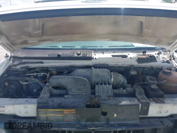 ✅ 2000 Ford Econoline Cargo • VIN: 1FTNE2422YHB89648 • Lot: 42922131. Wystawiony na IAAI z przebiegiem 245 651 mil. Bezpłatny archiwum sprzedaży aukcyjnych z USA i szczegółowy raport historii pojazdu na DreamBid. Zdjęcie 10.