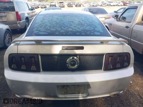 ✅ 2007 Ford Mustang GT Deluxe • VIN: 1ZVHT82H775235033 • Lot: 42090714. Listed on IAAI with 225,952 mi. Free auction sales archive from the USA and detailed vehicle history report at DreamBid. Image 16.
