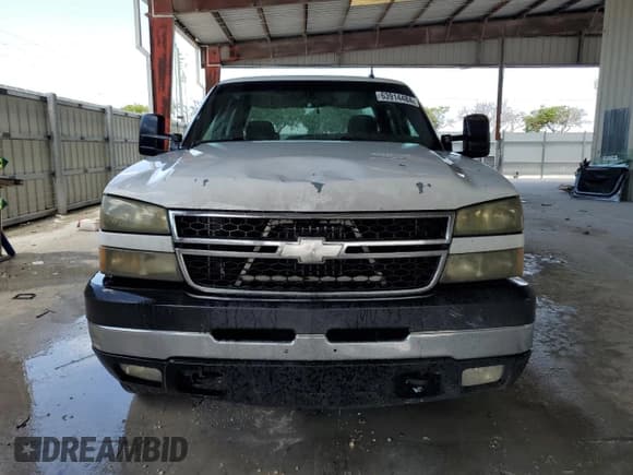 ✅ 2006 Chevrolet Silverado 2500HD Work Truck • VIN: 1GCHC23UX6F139191 • Лот: 42126165. Опубликован ранее на Copart с пробегом 311 668 миль. Бесплатный доступ к архиву аукционных продаж из США и подробный отчёт об истории автомобиля на DreamBid. Изображение 5.