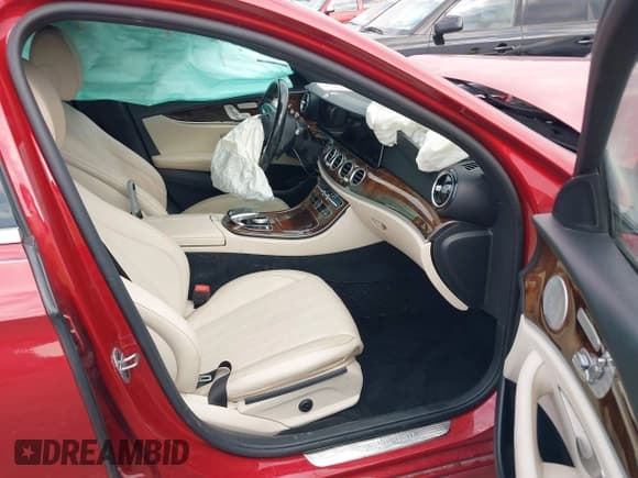 ✅ 2019 Mercedes-Benz E 450 • VIN: WDDZH6JB7KA654077 • Lot: 41511592. Listed on IAAI with 72,870 mi. Free auction sales archive from the USA and detailed vehicle history report at DreamBid. Image 5.
