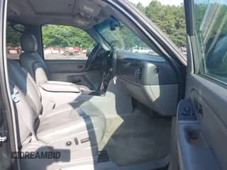 ✅ 2005 Chevrolet Suburban LT • VIN: 3GNGK26U15G192571 • Лот: 42652990. Опубликован ранее на IAAI с пробегом 215 182 миль. Бесплатный доступ к архиву аукционных продаж из США и подробный отчёт об истории автомобиля на DreamBid. Изображение 5.