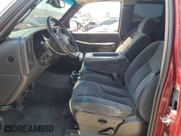 ✅ 2004 Chevrolet Silverado 1500 LS • VIN: 2GCEC19TX41373024 • Lot: 62251884. Wystawiony na Copart z przebiegiem 199 363 mil mil. Skorzystaj z bezpłatnego archiwum sprzedaży aukcyjnych z USA i zobacz szczegółowy raport historii pojazdu na DreamBid. Zdjęcie 7.