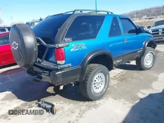 ✅ 2000 Chevrolet Blazer LS • VIN: 1GNCT18W1YK188988 • Lot: 41454106. Wystawiony na IAAI z przebiegiem Nie podano. Bezpłatny archiwum sprzedaży aukcyjnych z USA i szczegółowy raport historii pojazdu na DreamBid. Zdjęcie 4.