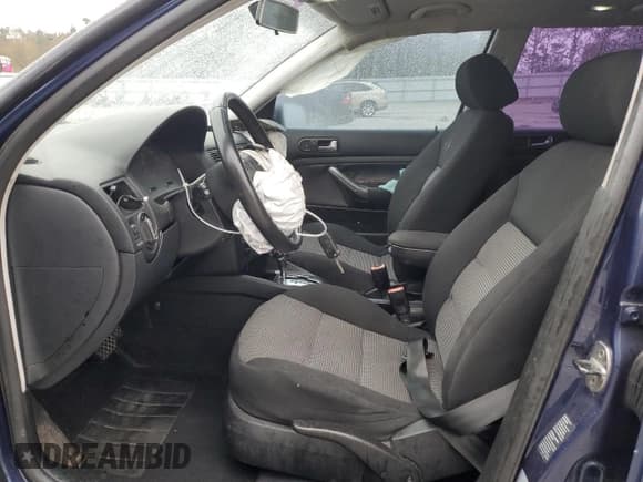 ✅ 2006 Volkswagen Golf GLS • VIN: 9BWGR61J664008691 • Lot: 84523704. Wystawiony na Copart z przebiegiem 240 444 mil. Bezpłatny archiwum sprzedaży aukcyjnych z USA i szczegółowy raport historii pojazdu na DreamBid. Zdjęcie 7.