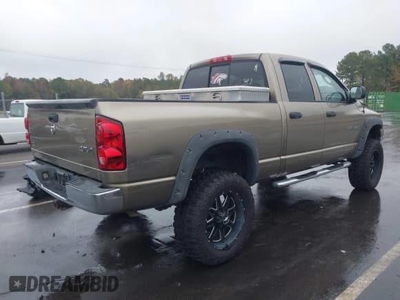✅ 2007 Dodge 1500 SLT • VIN: 1D7HU18P17J596244 • Лот: 43557112. Опубликован ранее на IAAI с пробегом 165 730 миль. Бесплатный доступ к архиву аукционных продаж из США и подробный отчёт об истории автомобиля на DreamBid. Изображение 4.