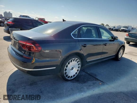 ✅ 2017 Volkswagen Passat SE • VIN: 1VWGT7A31HC075062 • Lot: 87485925. Listed on Copart with 76,755 mi. Free auction sales archive from the USA and detailed vehicle history report at DreamBid. Image 3.