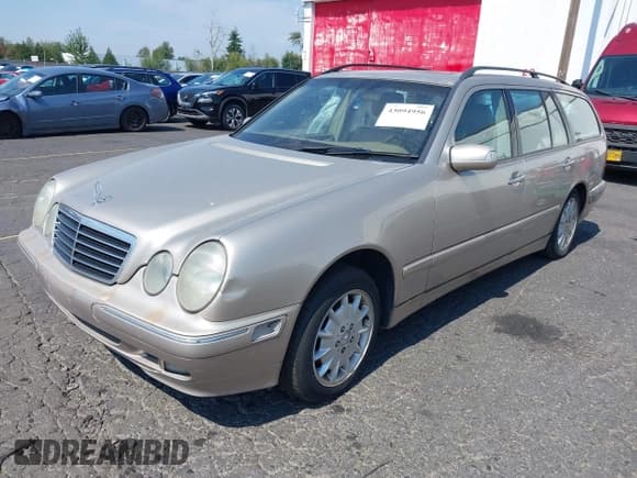 ✅ 2001 Mercedes-Benz E 320/430 4 Matic • VIN: WDBJH82J81X044157 • Lot: 43094956. Wystawiony na IAAI z przebiegiem Nie podano. Bezpłatny archiwum sprzedaży aukcyjnych z USA i szczegółowy raport historii pojazdu na DreamBid. Zdjęcie 2.