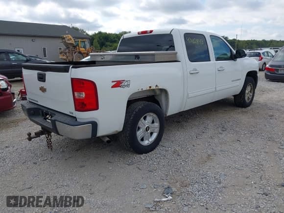 ✅ 2009 Chevrolet Silverado 1500 LTZ • VIN: 3GCEK33M19G184504 • Lot: 43102843. Listed on IAAI with 237,000 mi. Free auction sales archive from the USA and detailed vehicle history report at DreamBid. Image 4.