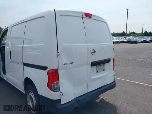 ✅ 2020 Nissan NV200 S • VIN: 3N6CM0KN7LK708041 • Lot: 42885550. Wystawiony na IAAI z przebiegiem 140 496 mil. Bezpłatny archiwum sprzedaży aukcyjnych z USA i szczegółowy raport historii pojazdu na DreamBid. Zdjęcie 6.