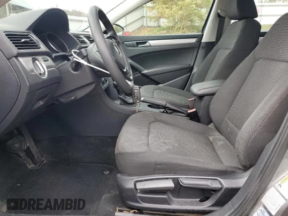 ✅ 2016 Volkswagen Passat S • VIN: 1VWAT7A34GC060365 • Лот: 86704055. Опубликован ранее на Copart с пробегом 123 678 миль. Бесплатный доступ к архиву аукционных продаж из США и подробный отчёт об истории автомобиля на DreamBid. Изображение 7.