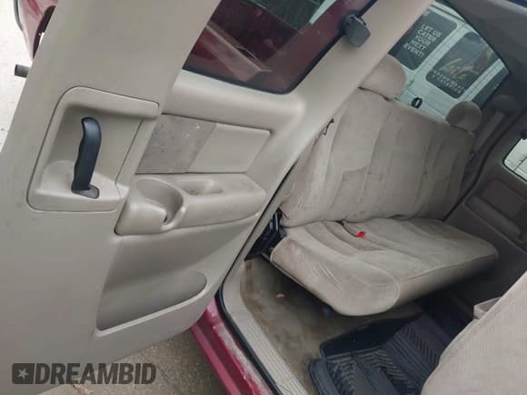 ✅ 2004 GMC Sierra 1500 SLE • VIN: 1GTEC19T74Z333393 • Лот: 43550748. Опубликован ранее на IAAI с пробегом 303 830 миль. Бесплатный доступ к архиву аукционных продаж из США и подробный отчёт об истории автомобиля на DreamBid. Изображение 8.