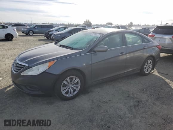 ✅ 2013 Hyundai Sonata GLS • VIN: 5NPEB4AC1DH584529 • Лот: 92196325. Опубликован ранее на Copart с пробегом 200 316 миль. Бесплатный доступ к архиву аукционных продаж из США и подробный отчёт об истории автомобиля на DreamBid. Изображение 1.
