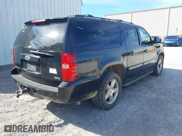 2011 Chevrolet Suburban LT z VIN 1GNSKJE33BR105732, wystawiony jako IAAI lot #43518190 z przebiegiem 181 775 mil mil oraz . Historia ofert i sprzedaży dostępna na DreamBid. Obrazek 4.