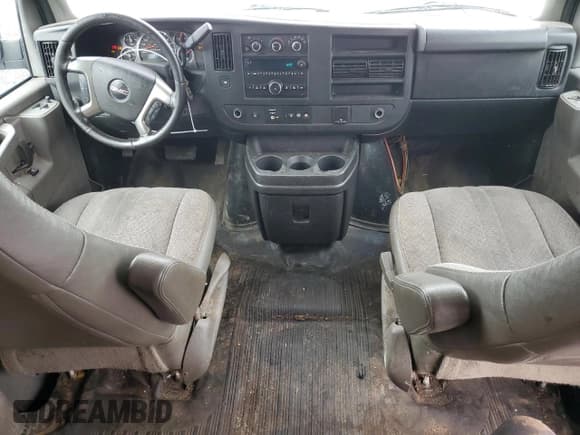 ✅ 2016 GMC Savana Cargo • VIN: 1GTZ7HFG2G1312220 • Lot: 71509005. Wystawiony na Copart z przebiegiem 156 904 mil. Bezpłatny archiwum sprzedaży aukcyjnych z USA i szczegółowy raport historii pojazdu na DreamBid. Zdjęcie 8.