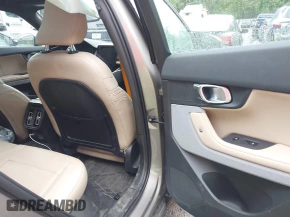 ✅ 2021 Polestar 2 Launch Edition • VIN: LPSED3KA7ML009020 • Лот: 42300549. Опубликован ранее на IAAI с пробегом 30 914 миль. Бесплатный доступ к архиву аукционных продаж из США и подробный отчёт об истории автомобиля на DreamBid. Изображение 8.