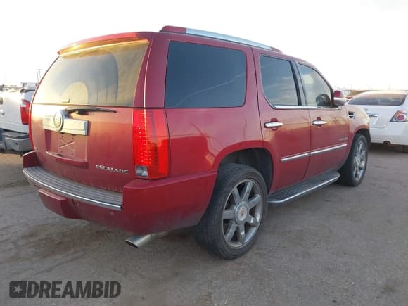 ✅ 2012 Cadillac Escalade Luxury • VIN: 1GYS4BEF2CR314393 • Lot: 43670582. Wystawiony na IAAI z przebiegiem 222 988 mil. Bezpłatny archiwum sprzedaży aukcyjnych z USA i szczegółowy raport historii pojazdu na DreamBid. Zdjęcie 4.