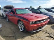 ✅ 2010 Dodge Challenger R/T Classic • VIN: 2B3CJ5DT4AH200177 • Лот: 74007174. Опубликован ранее на Copart с пробегом 135 750 миль. Бесплатный доступ к архиву аукционных продаж из США и подробный отчёт об истории автомобиля на DreamBid. Изображение 4.