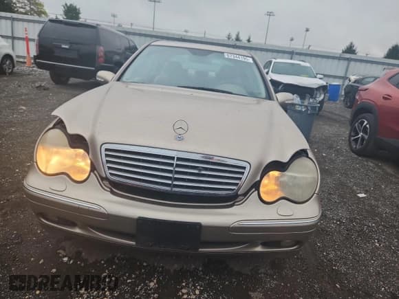 ✅ 2002 Mercedes-Benz C 230/260/280/320 • VIN: WDBRF61J32E006122 • Lot: 67344195. Wystawiony na Copart z przebiegiem 61 240 mil. Bezpłatny archiwum sprzedaży aukcyjnych z USA i szczegółowy raport historii pojazdu na DreamBid. Zdjęcie 5.