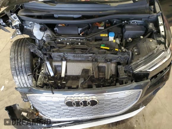 ✅ 2022 Audi Q4 e-tron Prestige • VIN: WA1J2BFZ0NP030320 • Lot: 73538853. Listed on Copart with 11,610 mi. Free auction sales archive from the USA and detailed vehicle history report at DreamBid. Image 11.