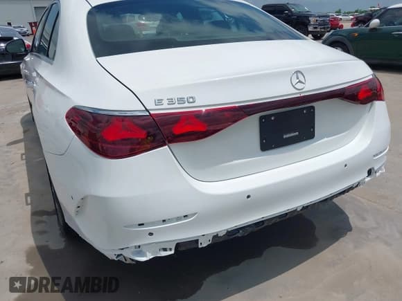 ✅ 2025 Mercedes-Benz E 350 • VIN: W1KLF4GB8SA134669 • Lot: 42215245. Wystawiony na IAAI z przebiegiem 92 mil. Bezpłatny archiwum sprzedaży aukcyjnych z USA i szczegółowy raport historii pojazdu na DreamBid. Zdjęcie 6.