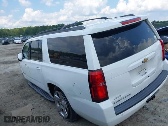 ✅ 2018 Chevrolet Suburban LT • VIN: 1GNSCHKC1JR285155 • Lot: 43257026. Wystawiony na IAAI z przebiegiem Nie podano. Bezpłatny archiwum sprzedaży aukcyjnych z USA i szczegółowy raport historii pojazdu na DreamBid. Zdjęcie 14.