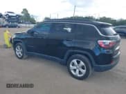 ✅ 2019 Jeep Compass Latitude • VIN: 3C4NJCBB7KT614195 • Lot: 43429260. Wystawiony na IAAI z przebiegiem 133 313 mil. Bezpłatny archiwum sprzedaży aukcyjnych z USA i szczegółowy raport historii pojazdu na DreamBid. Zdjęcie 3.