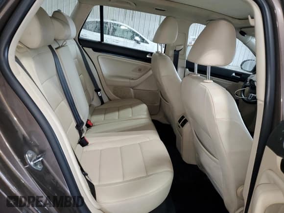 ✅ 2014 Volkswagen Jetta TDI w/Sunroof • VIN: 3VWPL7AJ3EM625077 • Lot: 81107445. Wystawiony na Copart z przebiegiem 109 699 mil. Bezpłatny archiwum sprzedaży aukcyjnych z USA i szczegółowy raport historii pojazdu na DreamBid. Zdjęcie 10.