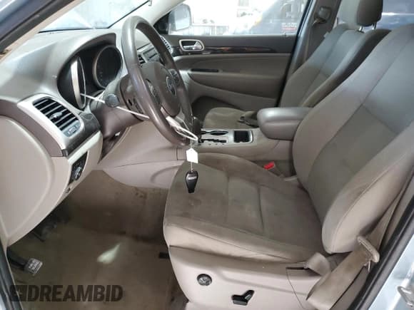 ✅ 2012 Jeep Grand Cherokee Laredo • VIN: 1C4RJFAG0CC341761 • Лот: 92461415. Опубликован ранее на Copart с пробегом 207 996 миль. Бесплатный доступ к архиву аукционных продаж из США и подробный отчёт об истории автомобиля на DreamBid. Изображение 7.