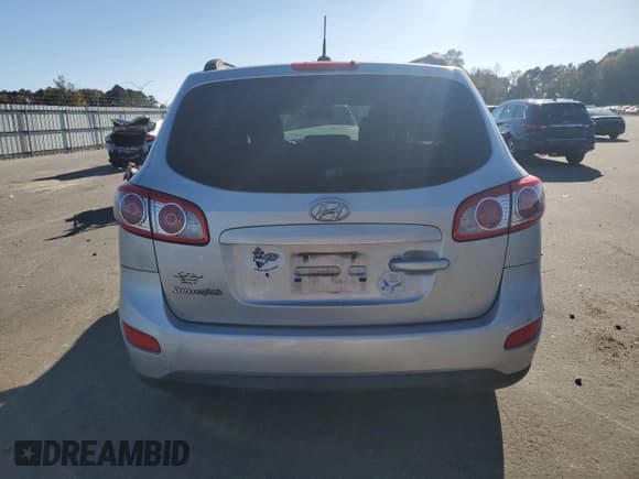 ✅ 2012 Hyundai Santa Fe GLS • VIN: 5XYZG3AB2CG098970 • Lot: 80686374. Listed on Copart with 205,463 mi. Free auction sales archive from the USA and detailed vehicle history report at DreamBid. Image 6.