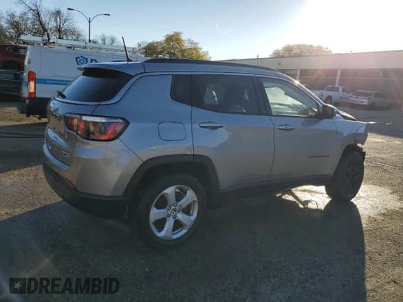 ✅ 2018 Jeep Compass Latitude • VIN: 3C4NJDBB1JT418693 • Lot: 89545175. Listed on Copart with 64,393 mi. Free auction sales archive from the USA and detailed vehicle history report at DreamBid. Image 3.