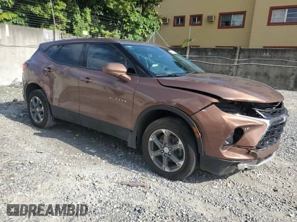 2024 Chevrolet Blazer LT z VIN 3GNKBCR44RS123145, wystawiony jako Copart lot #70147185 z przebiegiem 43 296 mil mil oraz Nie do naprawy • Non repairable. Historia ofert i sprzedaży dostępna na DreamBid. Obrazek 4.