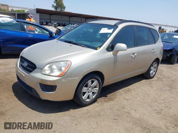 ✅ 2008 Kia Rondo LX • VIN: KNAFG526X87151643 • Lot: 42593118. Wystawiony na IAAI z przebiegiem 228 113 mil. Bezpłatny archiwum sprzedaży aukcyjnych z USA i szczegółowy raport historii pojazdu na DreamBid. Zdjęcie 2.