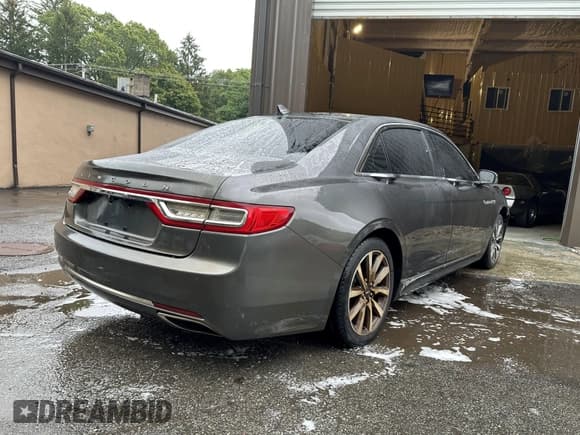✅ 2019 Lincoln Continental Standard • VIN: 1LN6L9PK3K5604558 • Lot: 43793151. Wystawiony na IAAI z przebiegiem 123 379 mil. Bezpłatny archiwum sprzedaży aukcyjnych z USA i szczegółowy raport historii pojazdu na DreamBid. Zdjęcie 4.