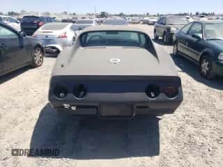 1975 Chevrolet Corvette z VIN 1Z37J5S410428, wystawiony jako Copart lot #60106774 z przebiegiem Nie podano mil oraz Czysty tytuł • Clean title. Historia ofert i sprzedaży dostępna na DreamBid. Obrazek 6.