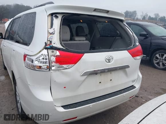 ✅ 2011 Toyota Sienna XLE • VIN: 5TDDK3DC8BS010051 • Lot: 41405424. Listed on IAAI with 293,348 mi. Free auction sales archive from the USA and detailed vehicle history report at DreamBid. Image 6.