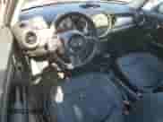 2013 MINI Hardtop с VIN WMWSU3C51DT689523, выставлен на аукционе Copart как лот 81398215 с пробегом 67 240 миль миль и Списание • Salvage title. История ставок и продаж доступна на DreamBid. Изображение 8.