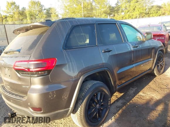 ✅ 2017 Jeep Grand Cherokee Limited • VIN: 1C4RJFBG3HC807513 • Lot: 43438676. Listed on IAAI with 144,095 mi. Free auction sales archive from the USA and detailed vehicle history report at DreamBid. Image 4.