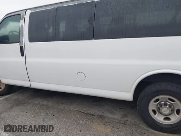 ✅ 2010 Chevrolet Express Passenger LT • VIN: 1GA2G1DG1A1105460 • Lot: 42183627. Wystawiony na IAAI z przebiegiem 165 692 mil. Bezpłatny archiwum sprzedaży aukcyjnych z USA i szczegółowy raport historii pojazdu na DreamBid. Zdjęcie 13.